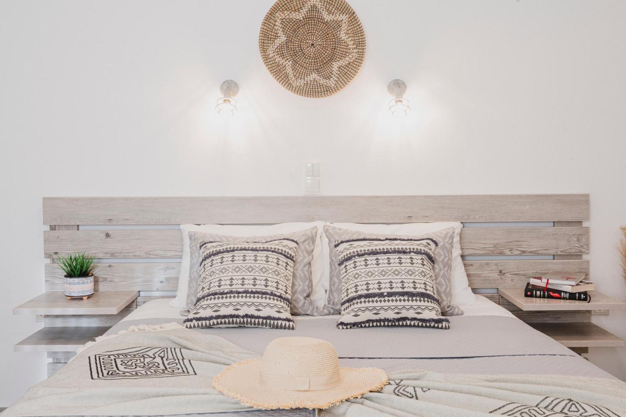 Petros Studios & Suites Naxos City Екстер'єр фото