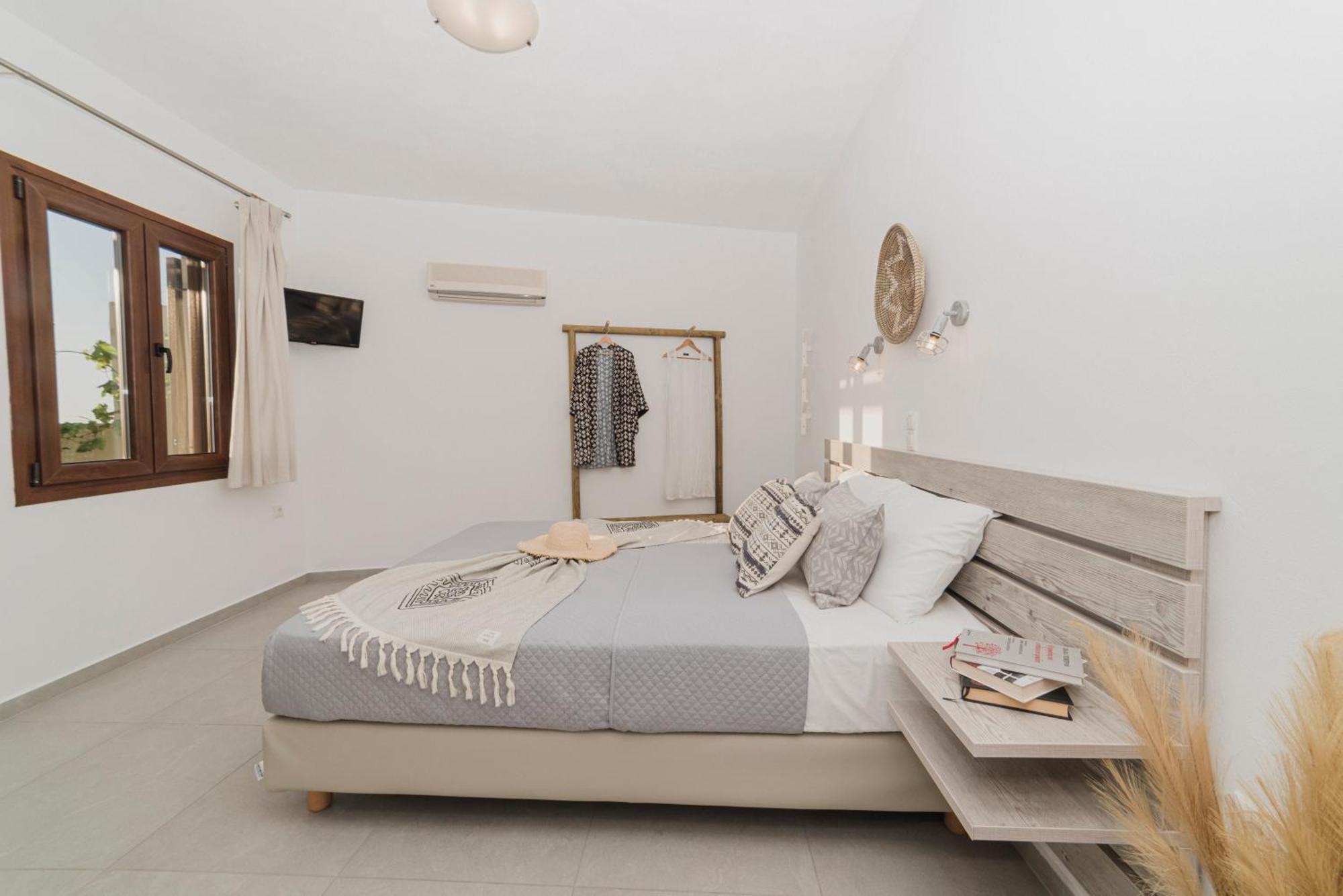 Petros Studios & Suites Naxos City Номер фото